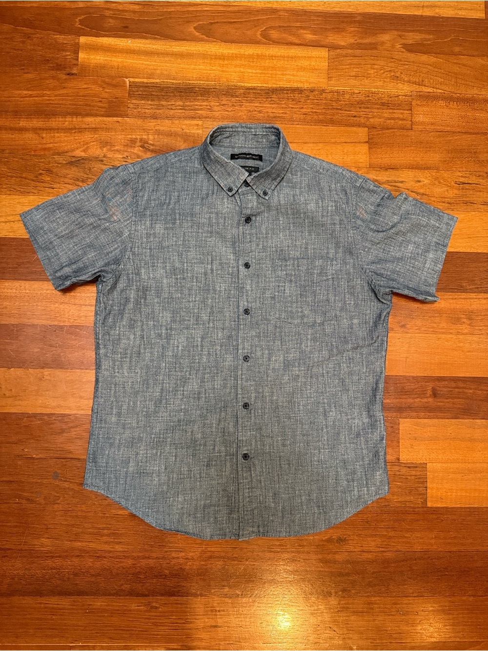 Banana Republic Men’s Blue Heather Short-Sleeve Button-Down Shirt Slim Fit